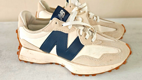 New balance 327 beige navy - new,
